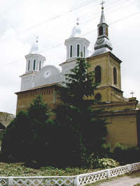 Cermei - Biserica ortodoxa veche si cea nou construita - Virtual Arad County (c)1999