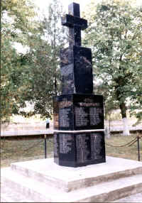 Tarnova - Noul monument al eroilor - Virtual Arad County (c) 1998