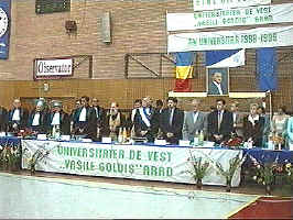 Deschiderea anului universitar 1998, la facultatea "Vasile Goldis" din Arad - (c) Virtual Arad News, 1998