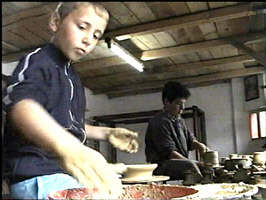 La Barsa copiii invata olaritul, mestesug stravechi