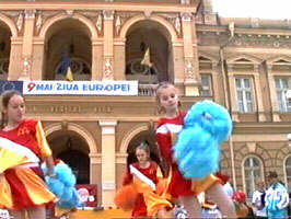 Majoretele din Arad sarbatoresc Ziua Europei - Virtual Arad News (c) 1999