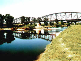 Podul CFR din Micalaca - Virtual Arad News (c)1999