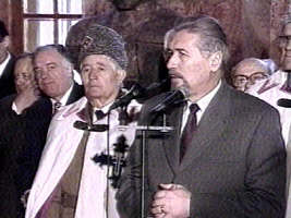 Presedintele Constantinescu a fost huiduit de opozitie
