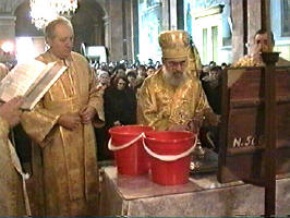 Slujba de Sfintirea a apei la Catedrala Ortodoxa din Arad - Virtual Arad News (c) 1998