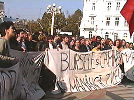 Studentii aradeni protesteaza - Virtual Arad News (c)1999