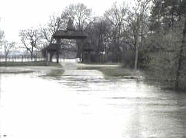 La Bodrog si manastirea a fost inconjurata de ape