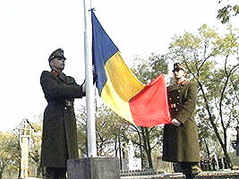 La Budapesta militari maghiari ridica drapelul romanesc...