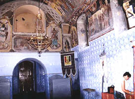 Manastirea Bezdin - interiorul bisericii - Virtual Arad News (c)2000