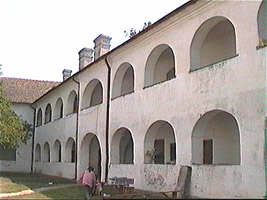 Manastirea Bezdin - monument istoric al sarbilor de pe Valea Muresului - Virtual Arad News (c)2000