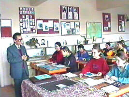 Profesorul Vasile Man este redactor sef la "Cuvantul Scolii" - Virtual Arad News (c)2000