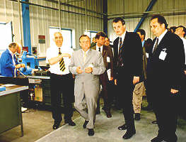 Sunt vizitate sectiile fabricii - Virtual Arad News (c)2000