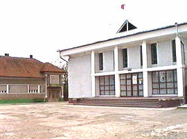 Conflict intre directorul Caminului cultural Buteni si Primarie - Virtual Arad News (c)2001
