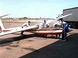 In Arad tinerii pot fi pregatiti in zborul cu planorul - Virtual Arad News (c)2001