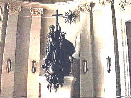 Monumentul "Sfintei Treimi" s-a pastrat in holul Bisericii Catolice - Virtual Arad News (c)2001