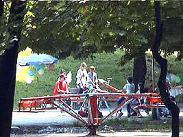 Parcul Copiilor - loc de relaxare si joaca pentru cei mici - Virtual Arad News (c)2001