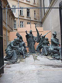 Au fost "deschise portile" pentru amplasarea grupului statuar in Piata Pompierilor - Virtual Arad News (c)2002
