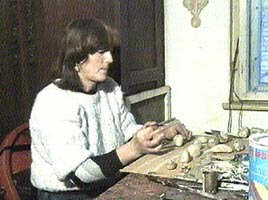 Elena Botan picteaza si pe pietre...