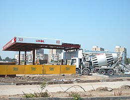Luk Oil construieste in Zona III Micalaca o statie de benzina - Virtual Arad News (c)2002