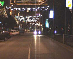Orasul este luminat feeric in perioada sarbatorilor - Virtual Arad News (c)2002