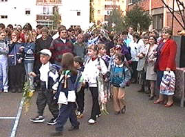 Si in scolile aradene a inceput un nou an scolar... - Virtual Arad News (c)2002