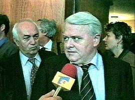 http://virtualarad.net/news/2002/viorel_hrebenciuc_s_a_aratat_multumit_de_activitatea_parlamentara_a_deputatului_zavoianu.jpg