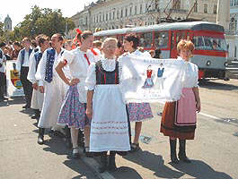 La Festival, minoritatile nationale vor defila prin centrul Aradului - Virtual Arad News (c)2003