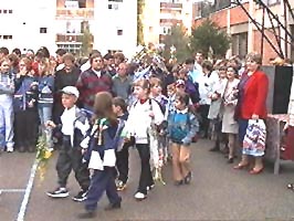 Festivitatea de deschidere a noului an scolar sub semnul incertitudinii - Virtual Arad News (c)2004