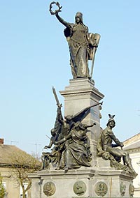 Frumoasa Statuie a Libertatii este tinuta dupa garduri