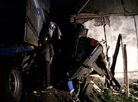 In urma accidentului de la Batuta au fost distruse o casa, un camion si un autoturism