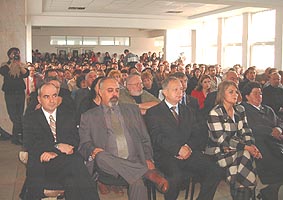 Invitati si studenti au tinut sa fie prezenti la deschiderea noului an universitar - Virtual Arad News (c)2004