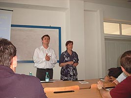 La UAV studentii s-au intalnit cu reprezentantii Microsoft - Virtual Arad News (c)2004