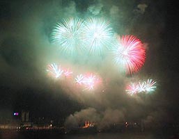 Lansarea de artificii - obicei contemporan de Revelion