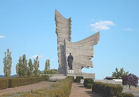 Manifestarile la Monumentul de la Paulis vor marca aniversarea a 60 de ani de la luptele desfasurate aici - Virtual Arad News (c)2004