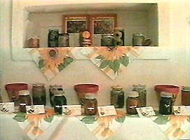 Muzeul din Minis prezinta o bogata varietate de produse apicole