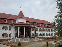Noile chilii ale Manastirii Gai - Virtual Arad News (c)2004