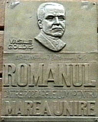 Placa comemorativa de la sediul Ziarului Romanul condus de Vasile Goldis