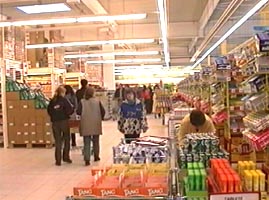 Super magazinele sunt asaltate de maghiari