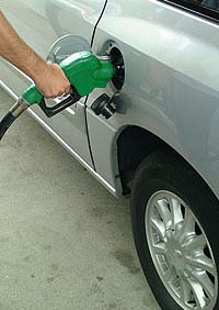 Alimentarea cu benzina a ajuns mai scumpa ca in strainatate