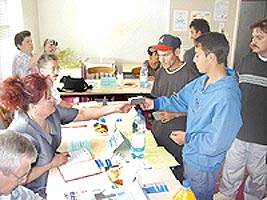 Bursa locurilor de munca pentru romi ofera posibilitati de angajare pentru doritori