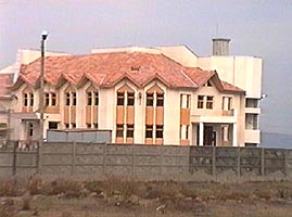Centrul de primire a refugiatilor de la Horia - o investititie nerentabila - Virtual Arad News (c)2005