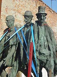 Cu mare intarziere ultimii revolutionari a grupului statuar au ajuns la Arad