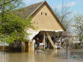 Multe case au fost rupte de inundatiile din acest an