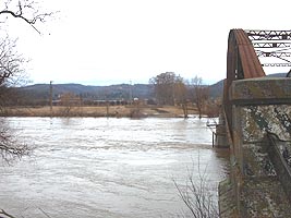 Savarsinul a fost la un pas de a fi izolat din cauza inundatiilor - Virtual Arad News (c)2005