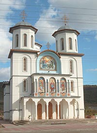 Si la biserica ortodocsa din Sebis au fost facute lucrari de infrumusetare - Virtual Arad News (c)2005