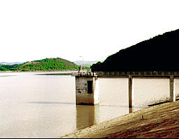 Zona lacului artificial de la Taut - inca prea putin exploatata turistic - Virtual Arad News (c)2005
