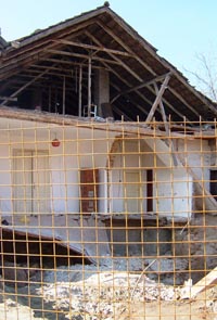 Casa daramata in urma unor sapaturi la fundatie