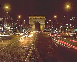 De Revelion, cu acelasi pret, aradenii pot sabatori noul an la Paris