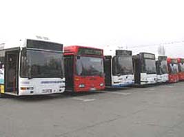 Inca 13 autobuze au ajuns la Arad si alte 15 trebuie sa soseasca