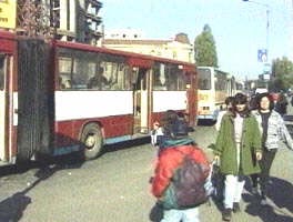 Locuitorii zonei Barzava cer reluarea transportului cu autobuze