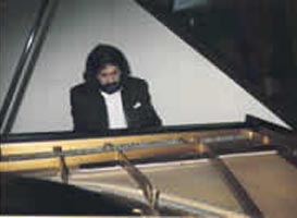 Pianistul Sorin Dogariu impreuna cu sotia au sustinut un concert la doua piane